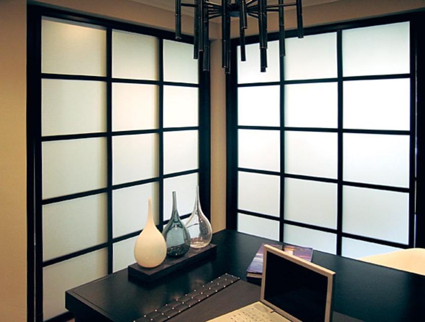 Угловая перегородка в японском стиле с матовым стеклом Иваново
