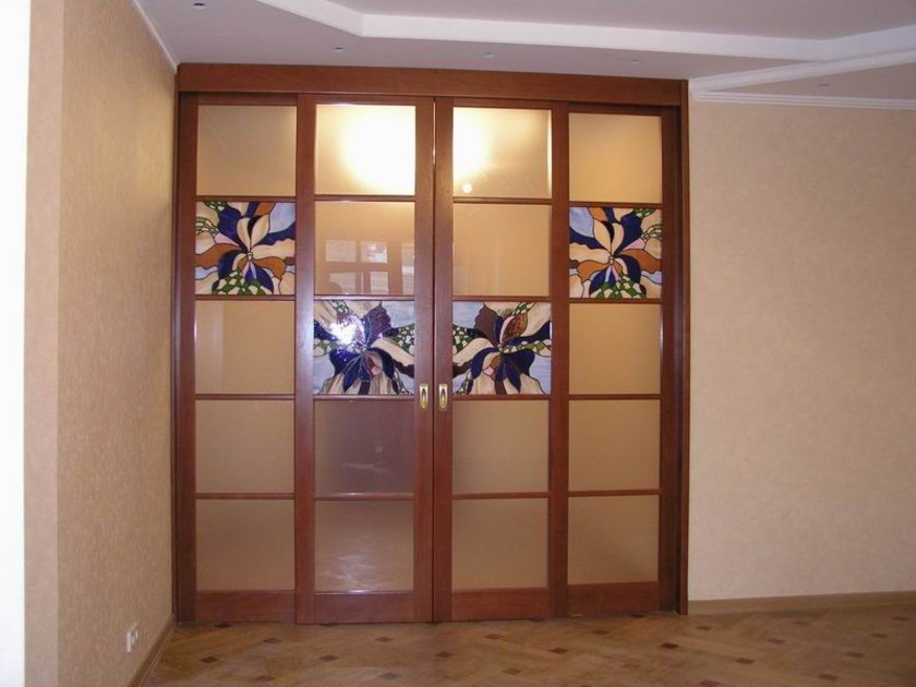 Перегородка с цветными стеклянными вставками Иваново
