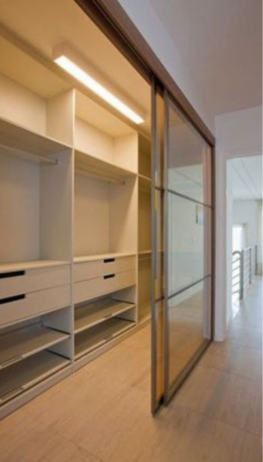 Линейная гардеробная комната с дверями купе Иваново