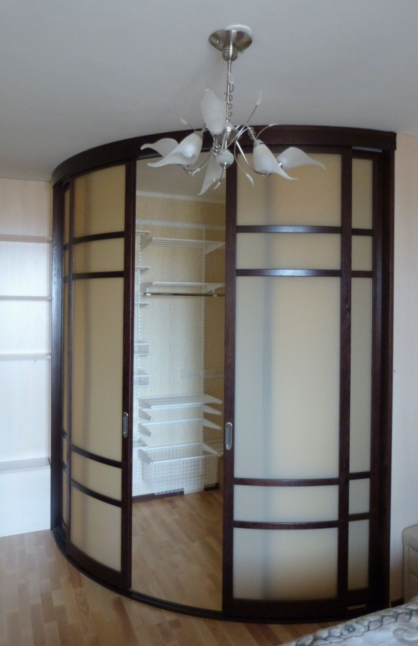 Радиусная полукруглая угловая гардеробная комната Иваново