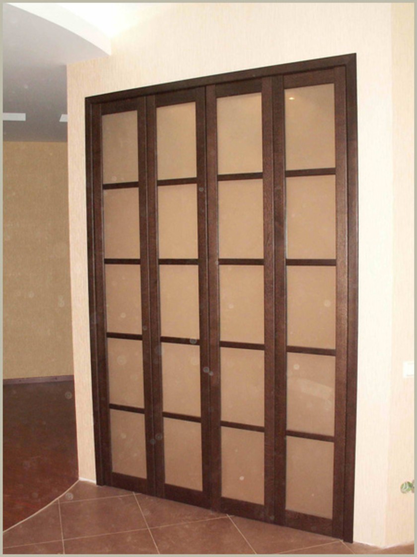 Двери гармошка с матовым стеклом и накладными разделителями Иваново